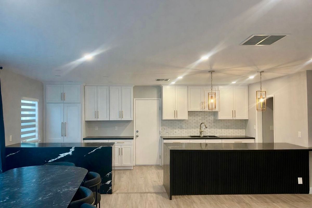 Building Photo - 22020 Viscanio