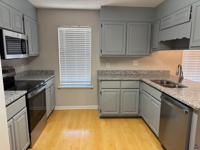 Building Photo - 408 Sunshine Way