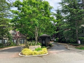 Building Photo - Spacious 2db, 2ba Condo Downtown Bellevue in Tranquil Setting