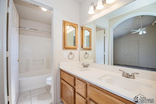 Building Photo - 3582 W 14th Pl