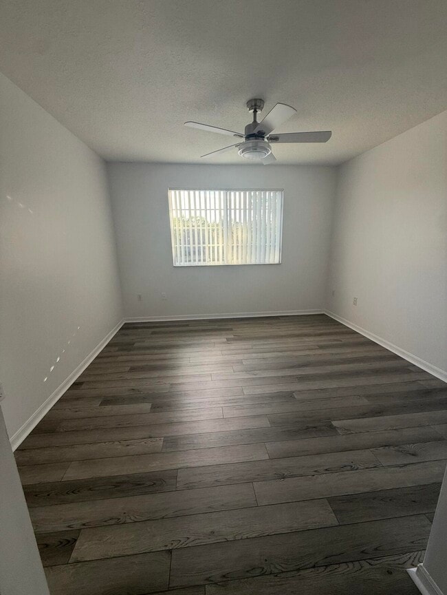 Building Photo - 100 Crestwood Ct N