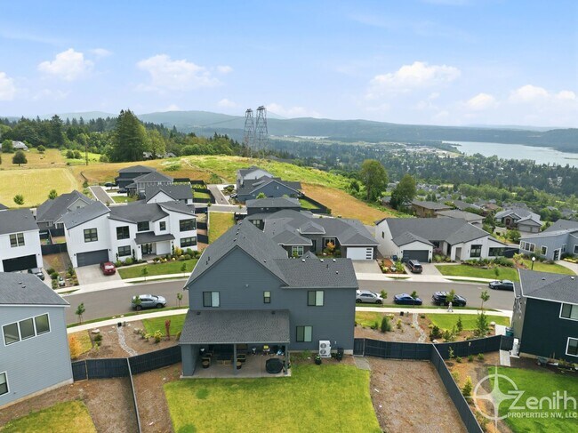 Building Photo - 382 W Fir Lp