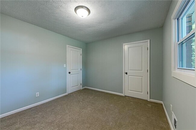 Building Photo - 3979 Potomac Dr NW