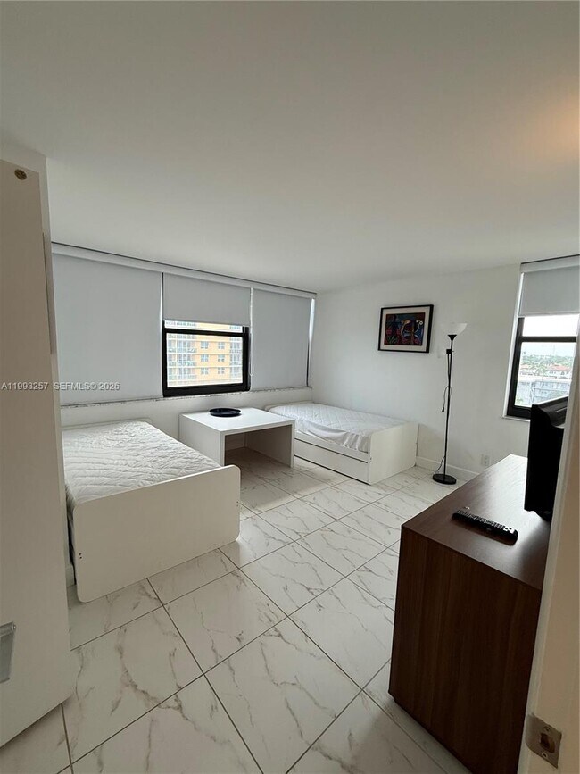 Building Photo - 2301 S Ocean Dr