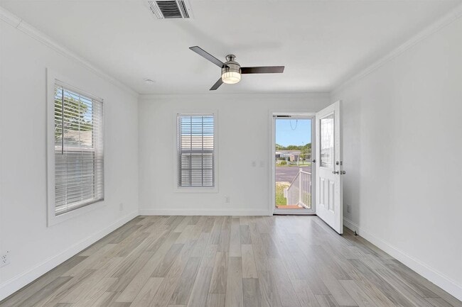 Building Photo - 2210 Seaview St