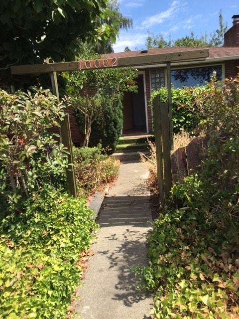 Building Photo - Greenwood Duplex