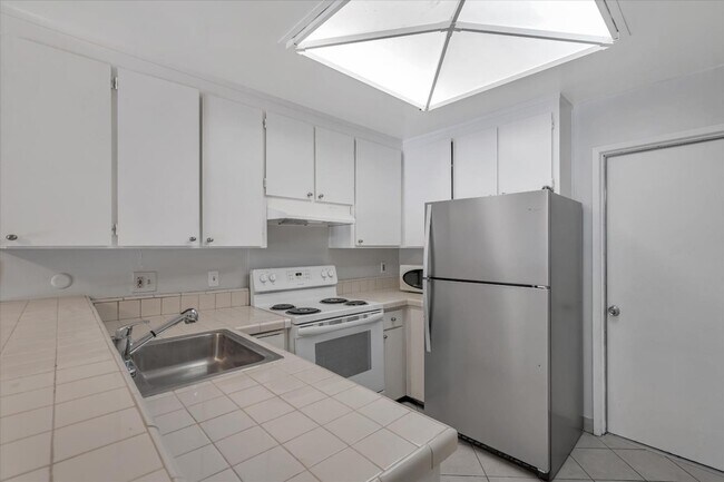 Building Photo - 30079 Vanderbilt St