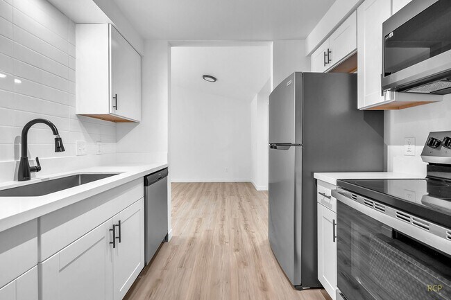 Building Photo - Bluebird Cozine Creek ***MOVE IN SPECIAL $...
