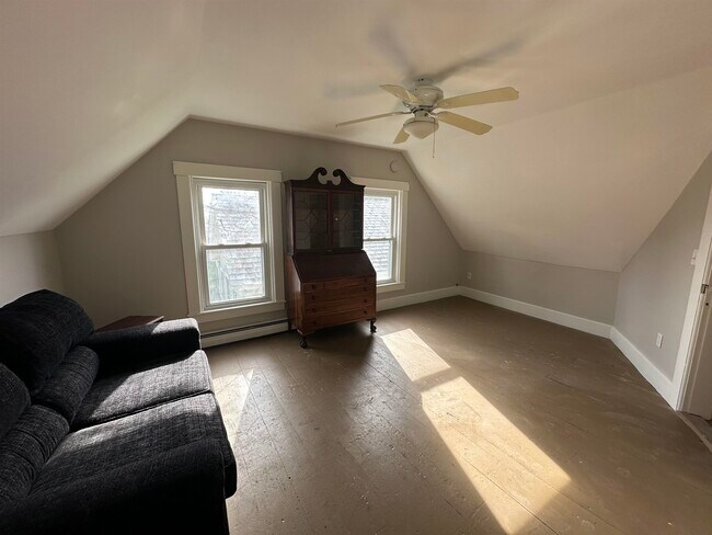 Building Photo - 110 Estey St