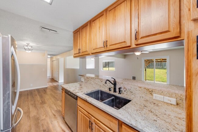 Building Photo - Charming Single-Story 3 Bed Home Two Car Garage & Spacious Yard!