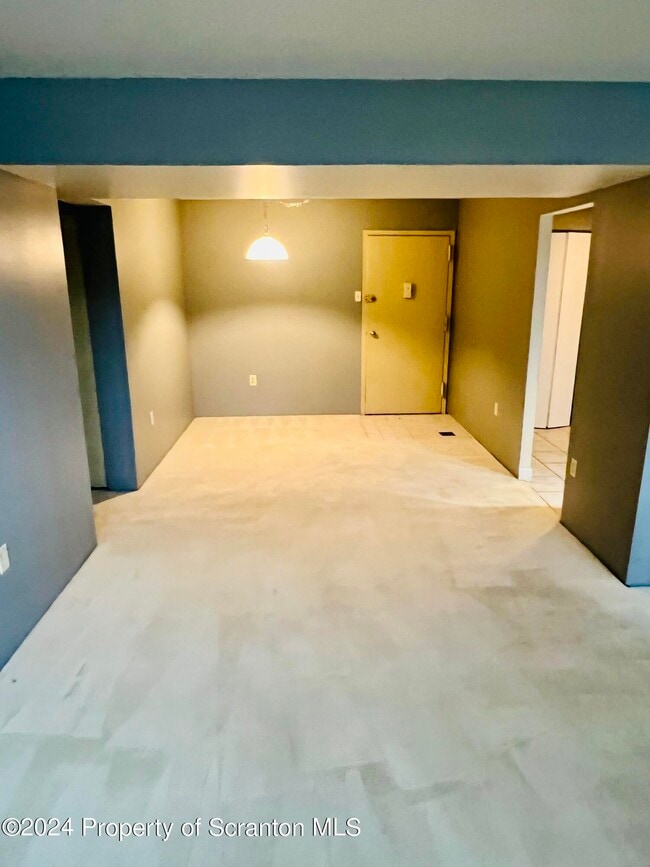 Building Photo - 220 Linden St