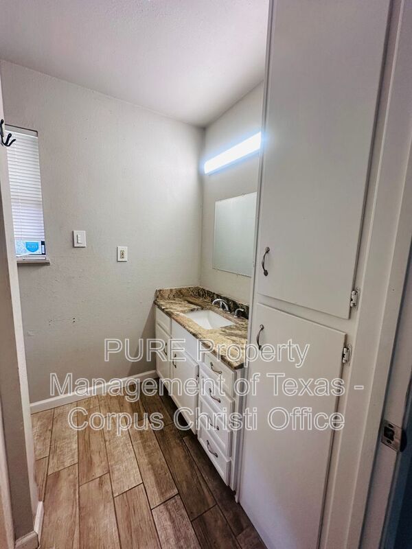 Building Photo - 1325 Tyler Ave