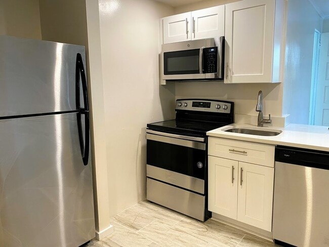 Building Photo - 5603 Fair Oaks St