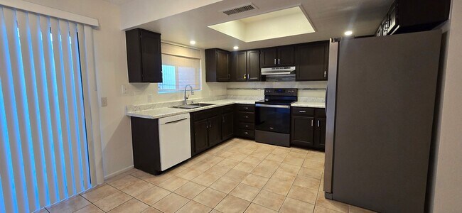 Building Photo - 16510 E Palisades Blvd