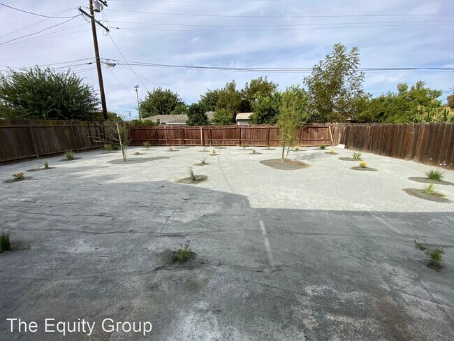 Building Photo - 3 br, 1 bath House - 182 Linda Vista Dr