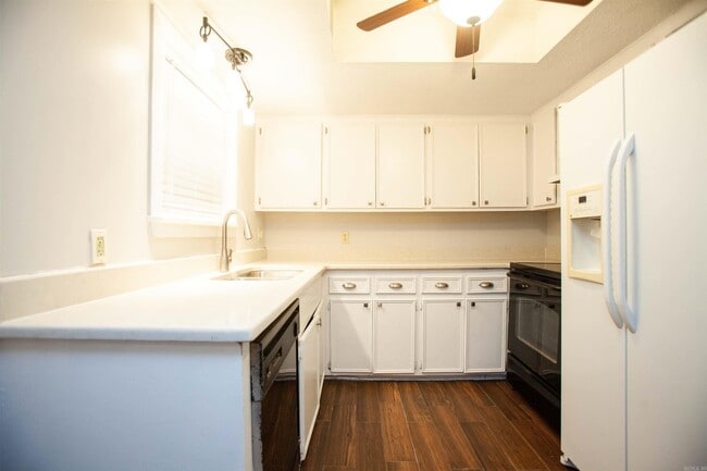 Building Photo - 513 Nan Cir