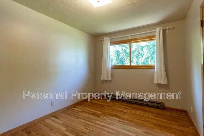 Building Photo - 4705 NW Harney St
