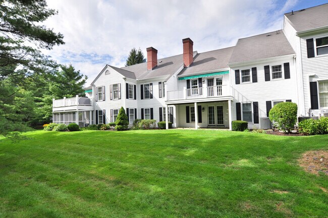 Building Photo - 8 Dickinson Ct