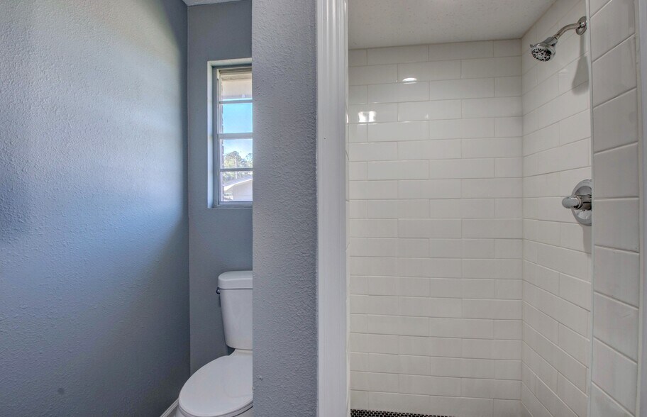 Newly Renovate Modern Walk in Shower - 11315 Ethan Allen Dr