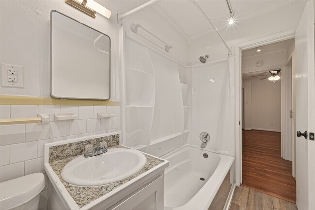 Building Photo - 2021 Southgate Blvd