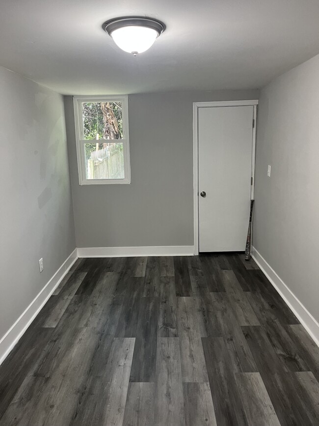 Building Photo - 322 E 11th St