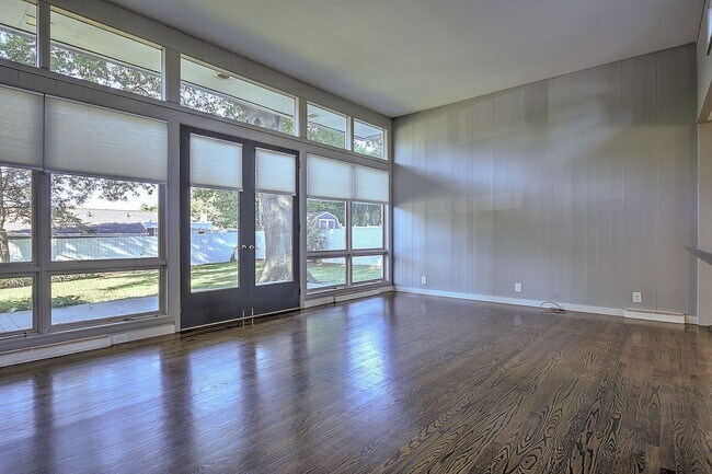 Building Photo - 3 Bdrm / 2 Bath One Level Home   Kingsport, TN