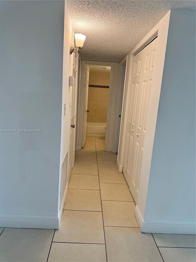 Building Photo - 1831 Sabal Palm Dr