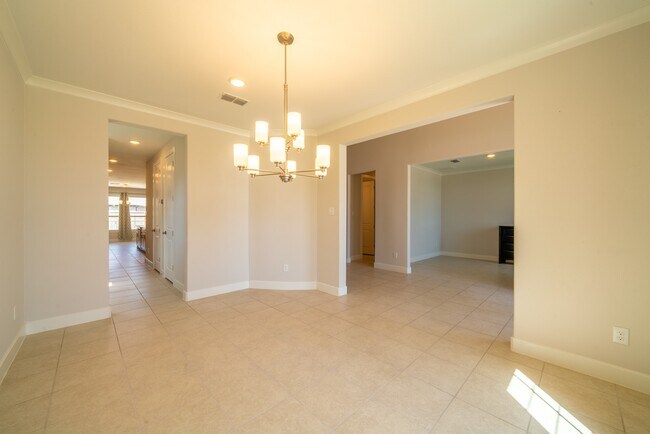 Building Photo - 4706 Llano Lp