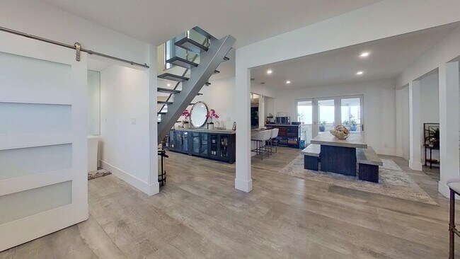 Building Photo - Waterfront Lido Island with Pool