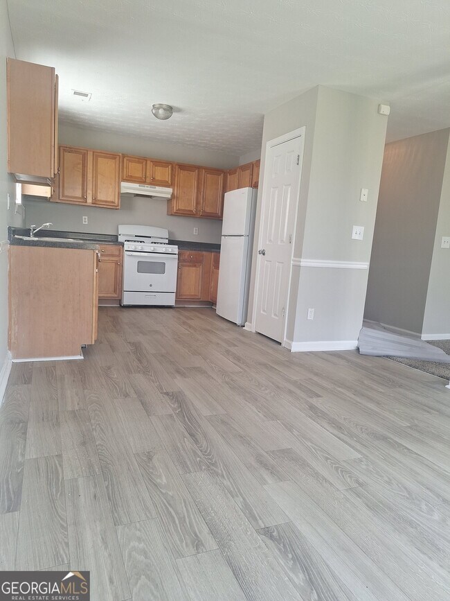 Building Photo - 5646 One Lake Way