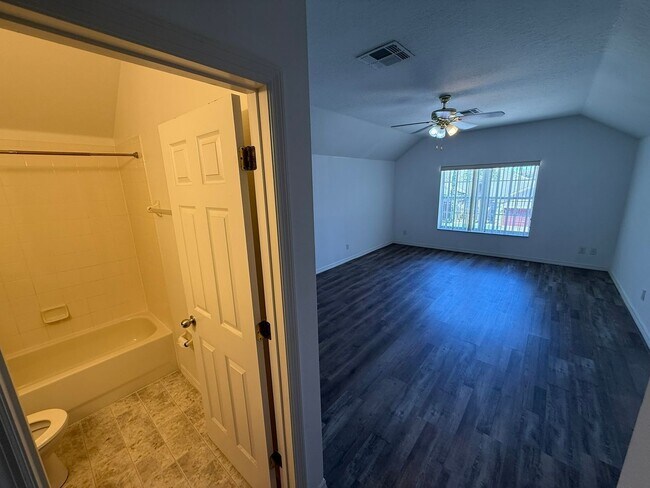 Building Photo - 2616 Plumberry Ave