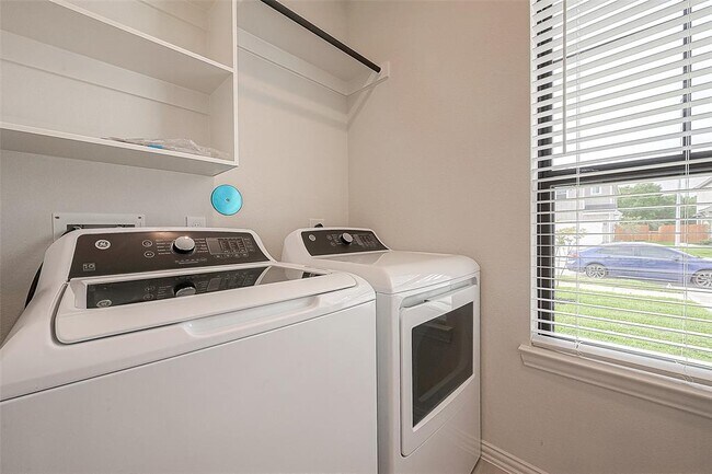 Building Photo - 27838 Western Crk Ct