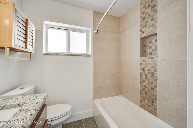 Building Photo - 1185 King St