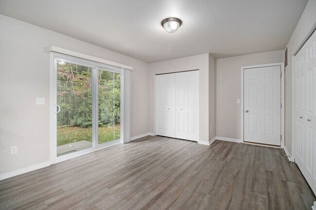 Building Photo - Immediate Occupancy Available!