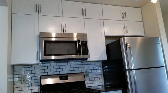 Building Photo - 2 bedroom condo with central air