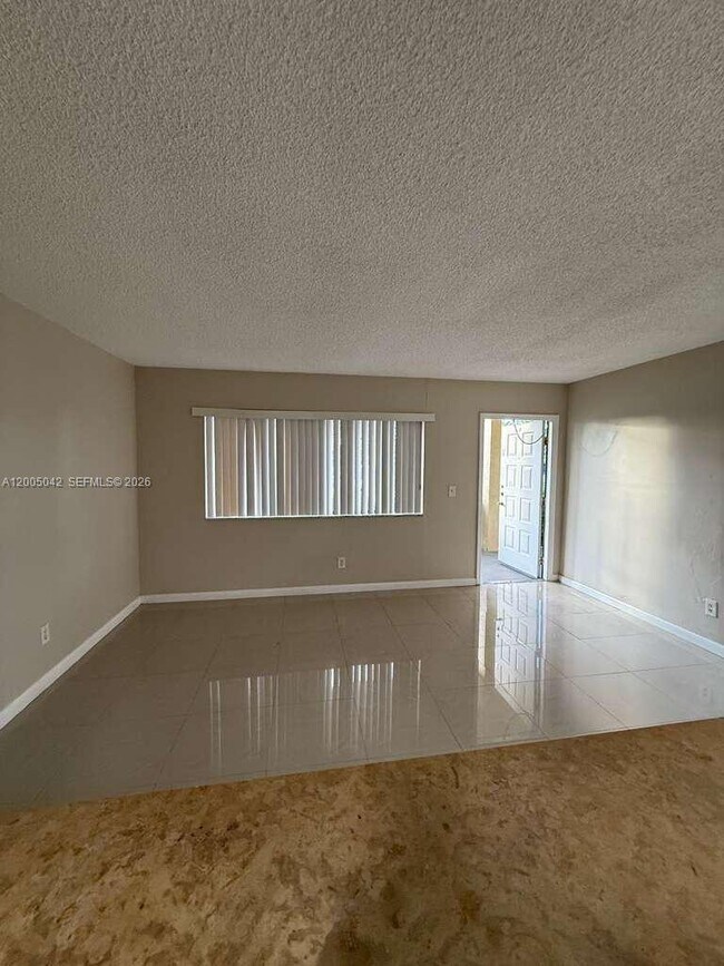 Building Photo - 1416 Meadows Cir W