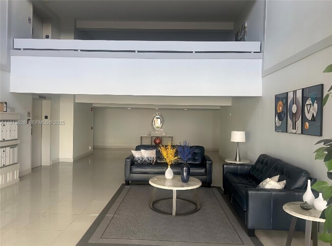 Building Photo - 303 Racquet Club Rd