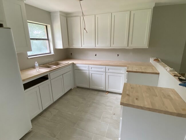 Building Photo - 7403 Pleasant Rdg Rd