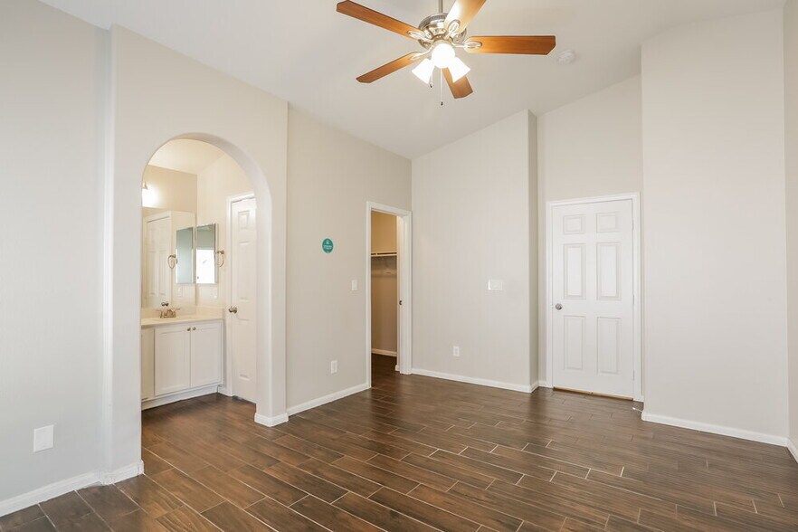 Building Photo - 6568 Duck Hill Springs Dr