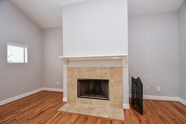 Building Photo - 3715 Main Plaza Dr