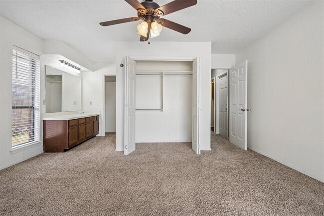 Building Photo - 3703 Southwind Ave