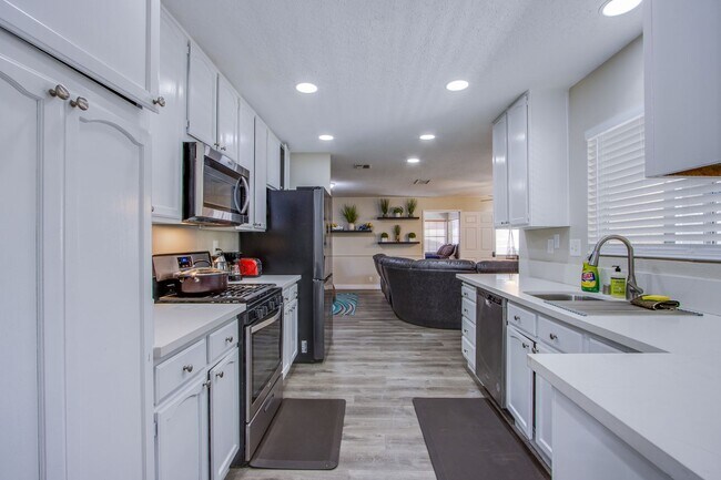 Building Photo - Spacious, Stylish, and Fully Furnished – L...
