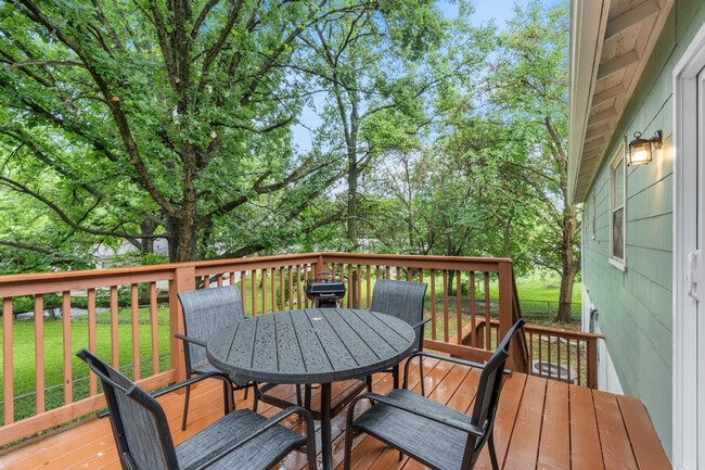 Building Photo - 2662 Smoke View Dr