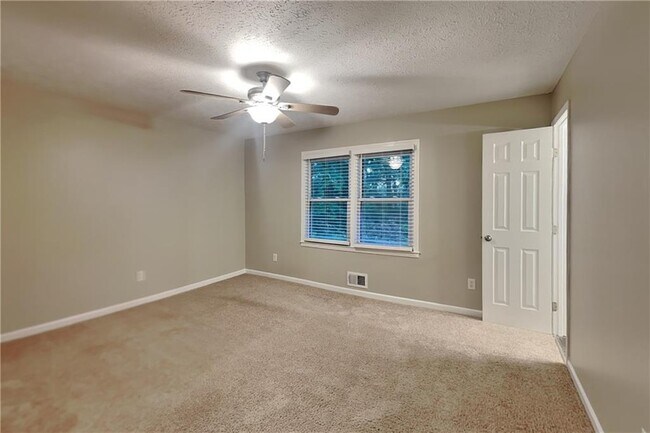 Building Photo - 6659 Kellogg Dr