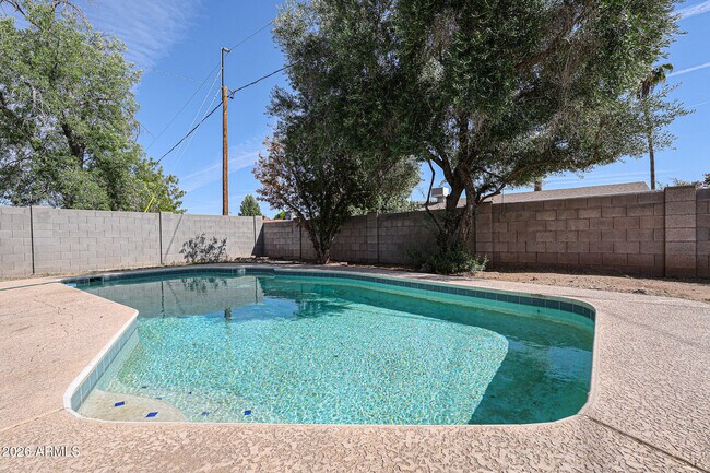 Building Photo - 3119 W Country Gables Dr