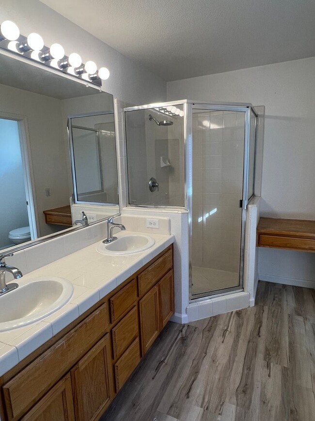 Building Photo - GORGEOUS 3 BEDROOM IN E. ROSEVILLE GATED COMMUNITY!!