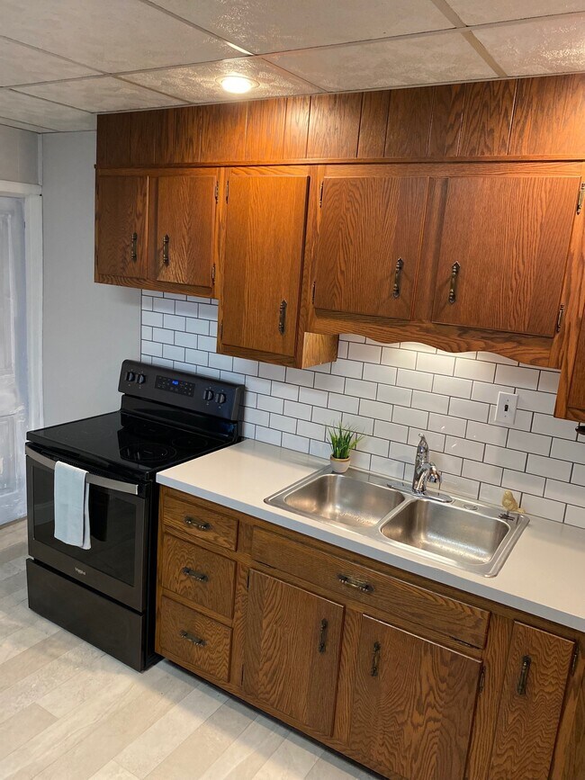 Building Photo - 260 S 6th St