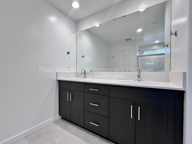 Building Photo - 2891 E Tierra Dr