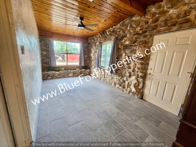 Building Photo - 3240 E Halcyon Pl