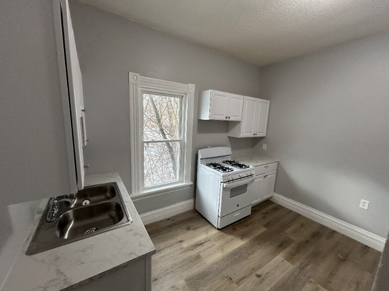 Building Photo - 510 Cortland Ave